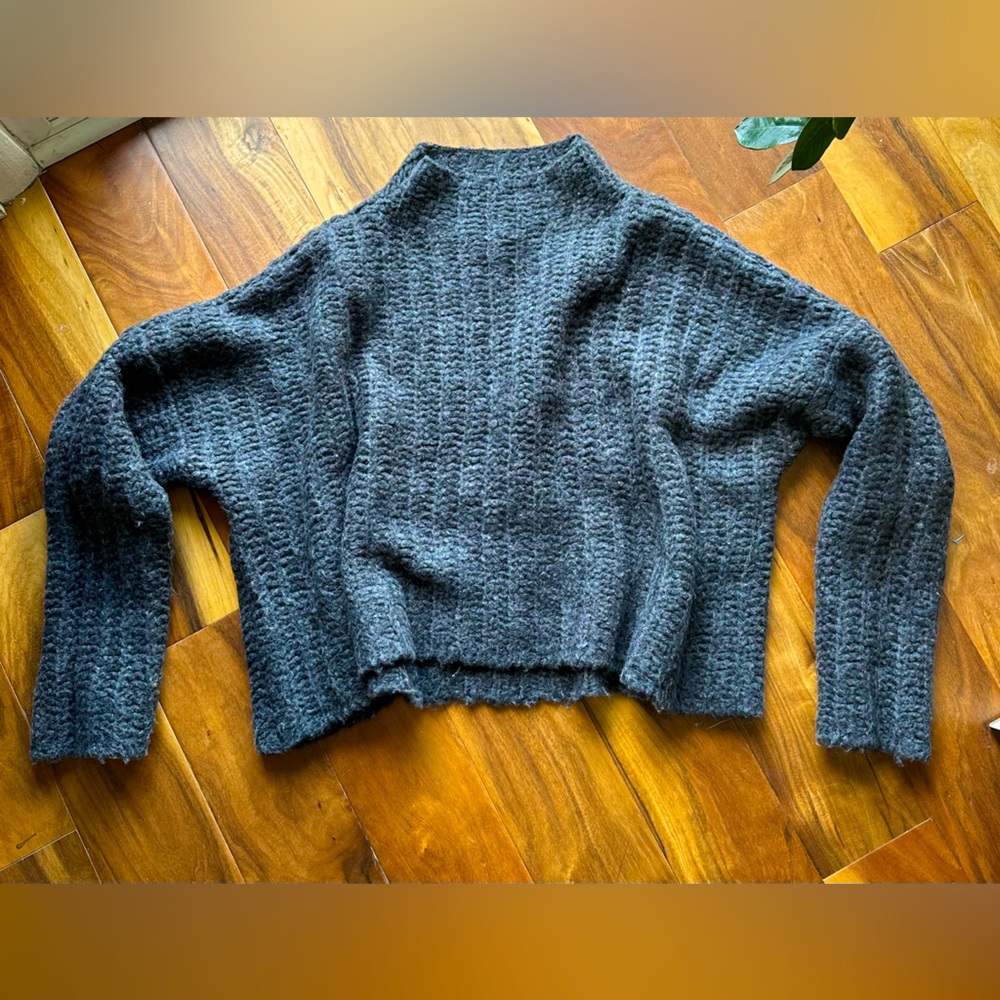 Aerie grey crop knit sweater